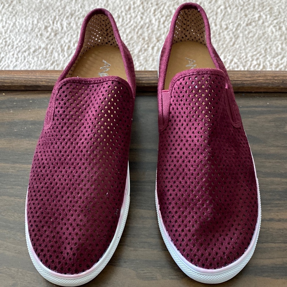 NEW - ANNA Burgundy Slip-on Canvas Shoes Size 9